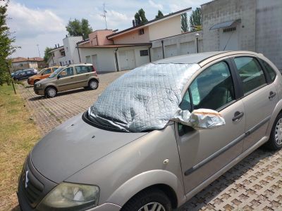 غطاء الزجاج الأمامي للسيارة حماية فعالة ضد الحرارة